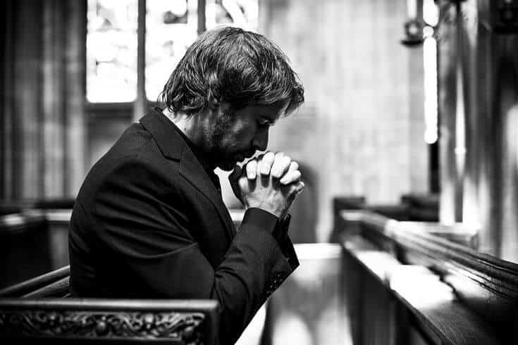 A person is praying for his sins
